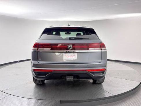 Used 2024 Volkswagen Atlas Cross Sport SE FWD image 6