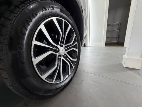 Used 2018 Mitsubishi Outlander SEL AWD/4WD image 3