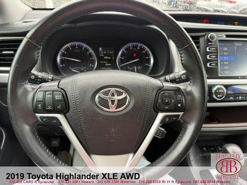 Used 2019 Toyota Highlander XLE AWD/4WD image 16