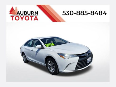 Used 2015 Toyota Camry LE FWD image 1