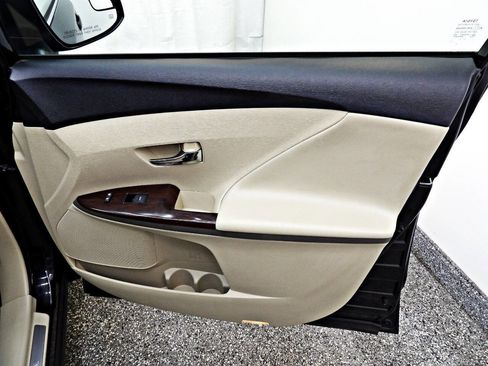 Used 2014 Toyota Venza LE image 11