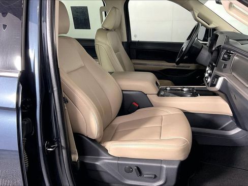 Used 2023 Ford Expedition XLT AWD/4WD image 10
