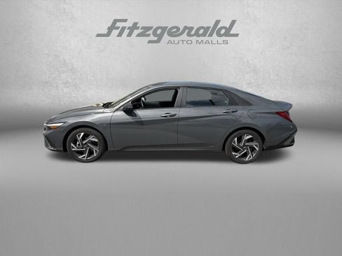 Used 2025 Hyundai Elantra SEL FWD image 3