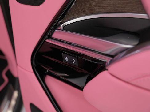 Used 2025 Land Rover Range Rover SE image 36