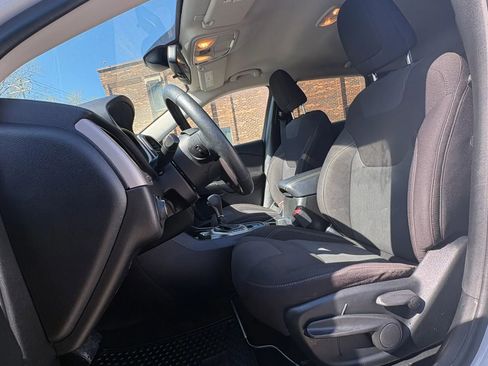 Used 2017 Jeep Cherokee Latitude w/ Cold Weather Group AWD/4WD image 2