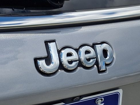 Used 2023 Jeep Compass Latitude AWD/4WD image 30
