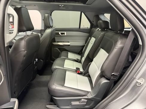 Used 2023 Ford Explorer XLT w/ Equipment Group 202A AWD/4WD image 19