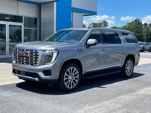 Used 2025 GMC Yukon XL Denali AWD/4WD image 1