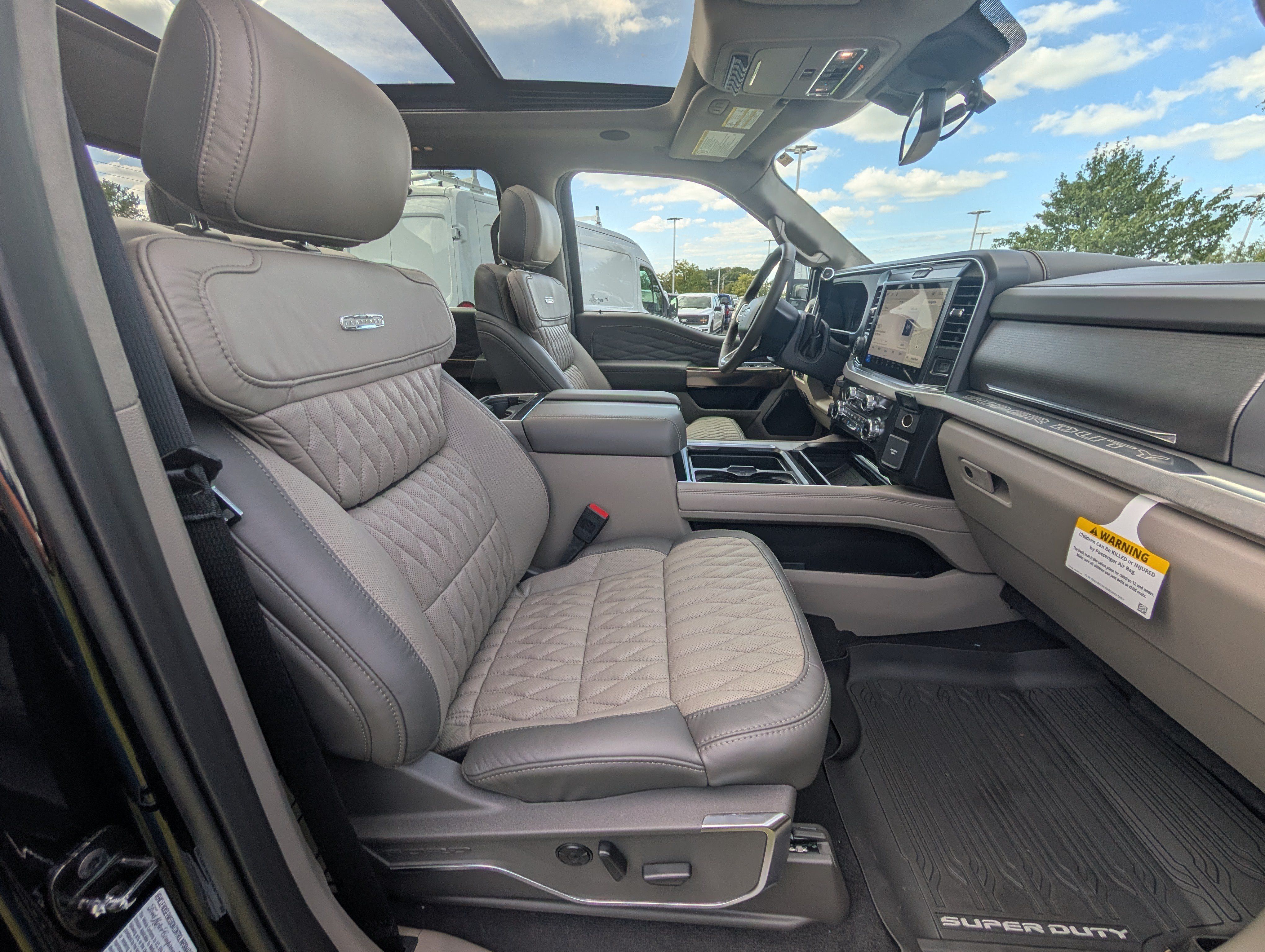 New 2027 Ford F450 Platinum w/ Platinum Plus Package AWD/4WD image 6
