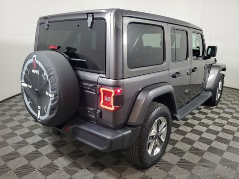 Used 2020 Jeep Wrangler Unlimited Sahara AWD/4WD image 6