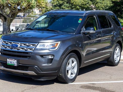 Used 2018 Ford Explorer XLT w/ Equipment Group 201A image 6