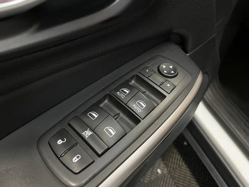Used 2021 Jeep Cherokee Latitude Plus AWD/4WD image 28