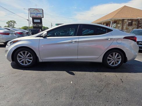 Used 2016 Hyundai Elantra SE w/ Option Group 02 FWD image 3