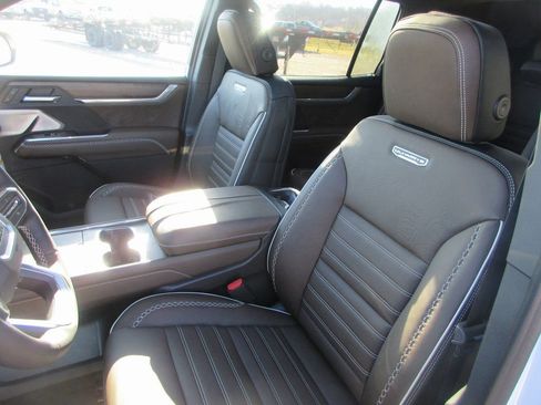 New 2026 GMC Acadia Denali Ultimate AWD/4WD image 13