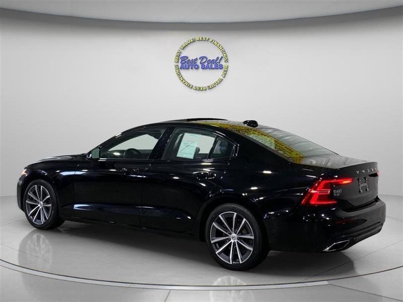 Used 2022 Volvo S60 B5 Momentum FWD image 3