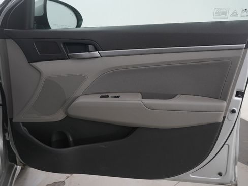 Used 2019 Hyundai Elantra SEL image 9