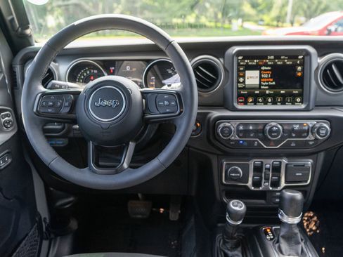 Used 2023 Jeep Wrangler Unlimited w/ Sun & Screen Package AWD/4WD image 13