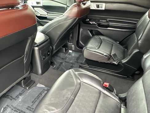 Certified 2022 Ford Explorer Platinum w/ Equipment Group 601A image 13