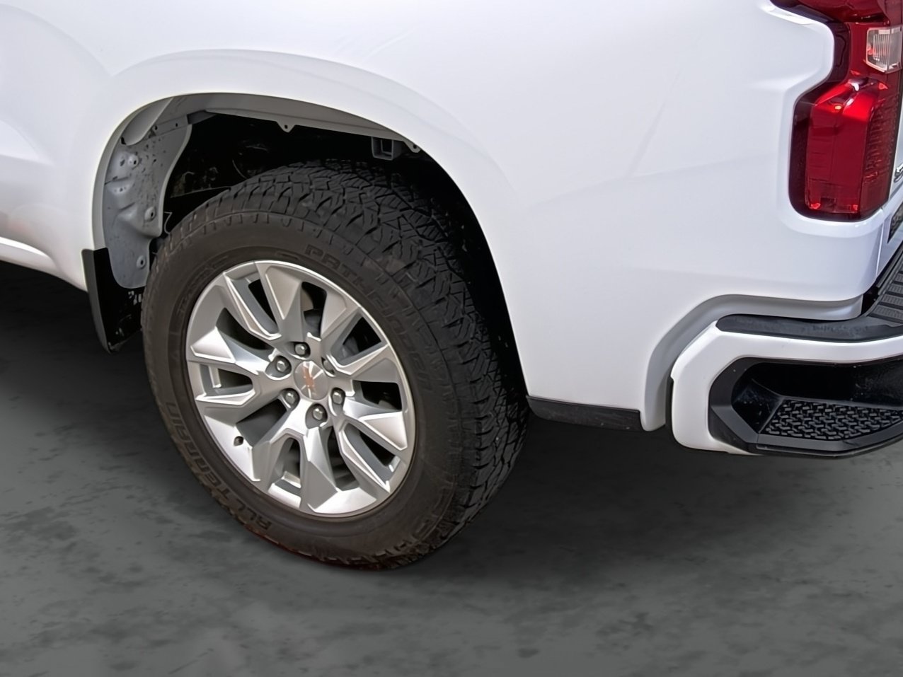 Used 2024 Chevrolet Silverado 1500 Custom AWD/4WD image 9