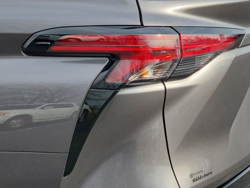 Used 2022 Toyota Sienna XSE image 35