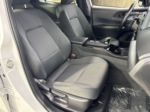 Used 2025 Toyota Prius LE AWD/4WD image 38