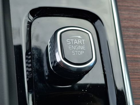 Certified 2023 Volvo XC60 B5 Plus w/ Climate Package AWD/4WD image 23