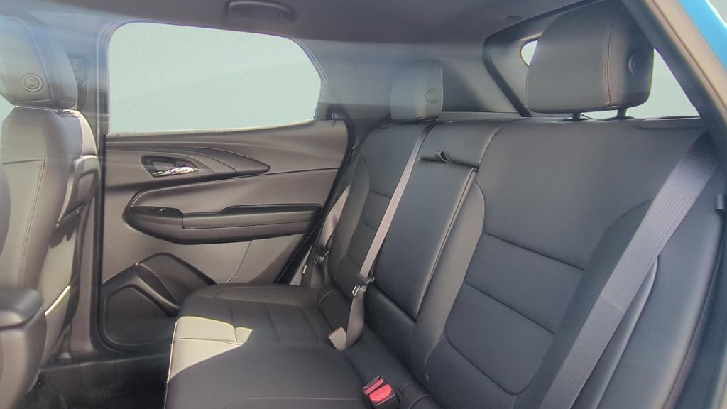 Used 2025 Chevrolet TrailBlazer RS w/ Convenience Package FWD image 13