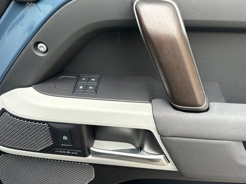 Used 2023 Land Rover Defender 110 S image 19