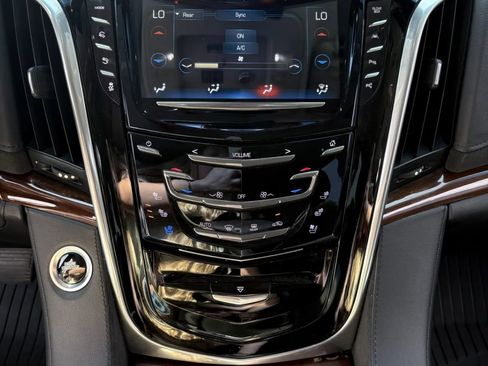 Used 2019 Cadillac Escalade ESV Premium Luxury AWD/4WD image 28