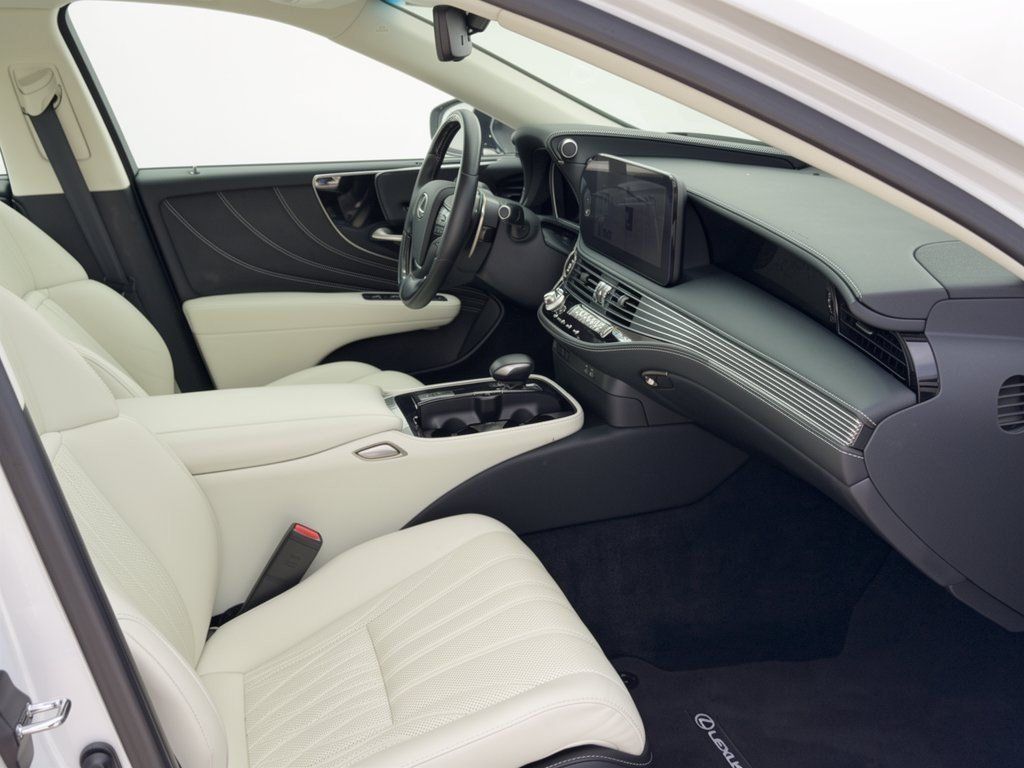 Used 2023 Lexus LS 500 w/ Interior Upgrade Package RWD image 30