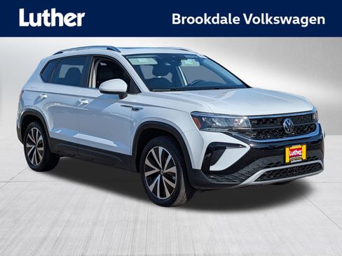 Certified 2023 Volkswagen Taos SE w/ Panoramic Sunroof Package image 1