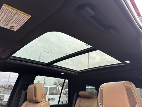 Used 2022 Cadillac Escalade Premium Luxury image 17