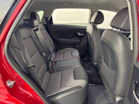 Used 2020 Kia Niro EX image 36