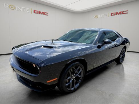 Used 2022 Dodge Challenger SXT w/ Blacktop Package image 2