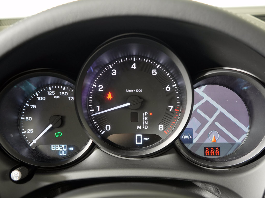 Certified 2025 Porsche Macan w/ Premium Package Plus AWD/4WD image 26