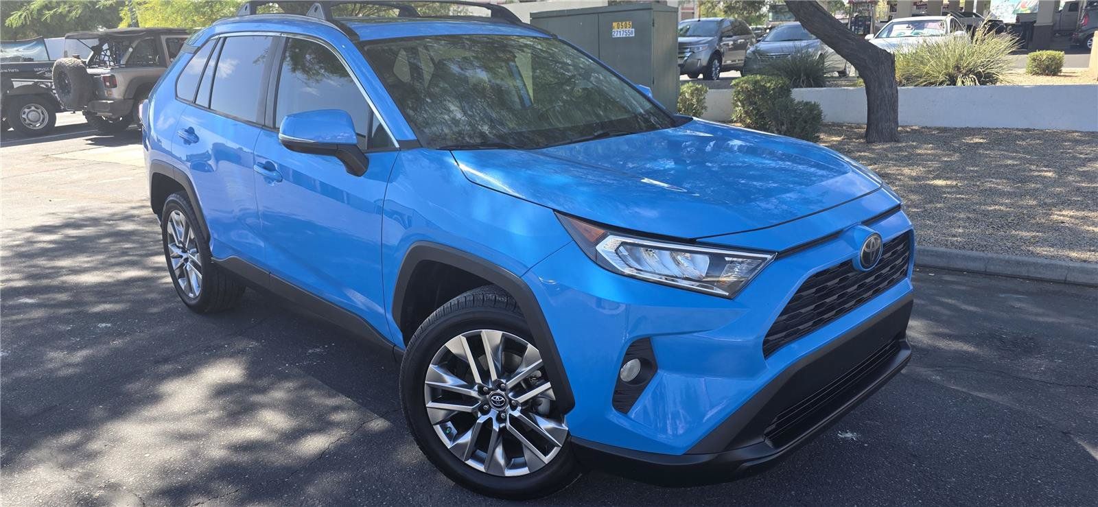 Used 2019 Toyota RAV4 XLE Premium w/ Carpet Mat Package FWD image 3