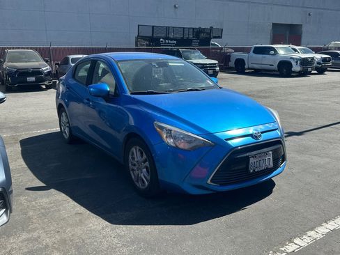 Used 2017 Toyota Yaris iA image 2