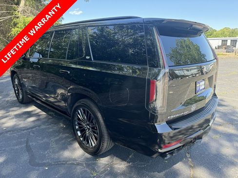 Used 2023 Cadillac Escalade V image 3
