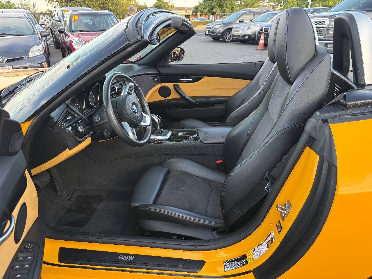 Used 2012 BMW Z4 sDrive28i w/ Exclusive Citrus Yellow Pkg RWD image 10