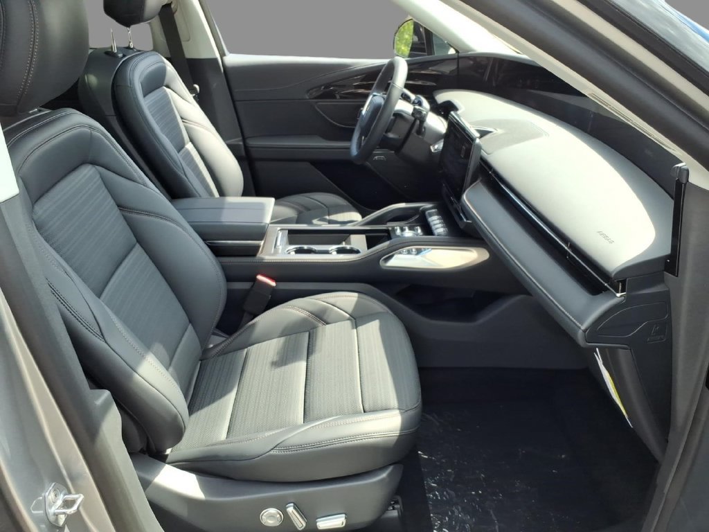 New 2026 Lincoln Nautilus Reserve w/ Jet Appearance Package AWD/4WD image 13