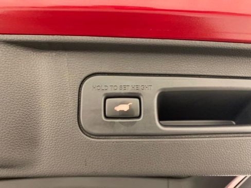 Used 2025 Honda Pilot Black Edition image 39