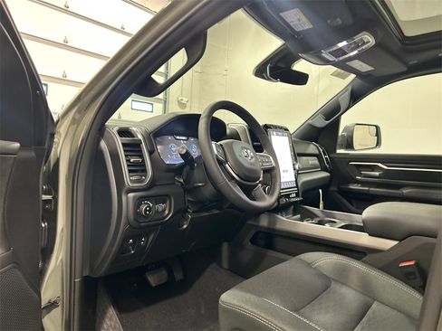New 2026 RAM 1500 4x4 Crew Cab image 17