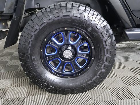 Used 2016 Jeep Wrangler Unlimited Sahara w/ Connectivity Group AWD/4WD image 17