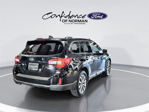 Used 2017 Subaru Outback 2.5i Touring image 8