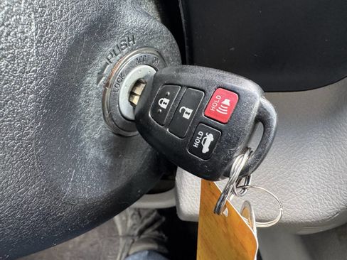 Used 2012 Toyota Camry LE image 43