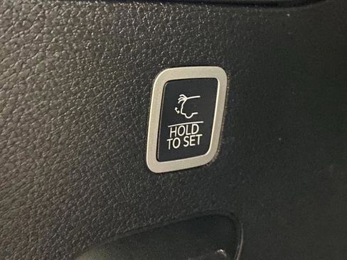 Used 2022 Jeep Grand Wagoneer Series III image 16