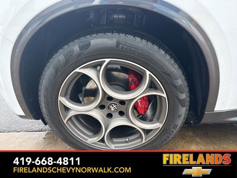 Used 2022 Alfa Romeo Stelvio Ti image 17