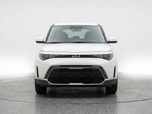 Used 2025 Kia Soul LX w/ LX Technology Package FWD image 2