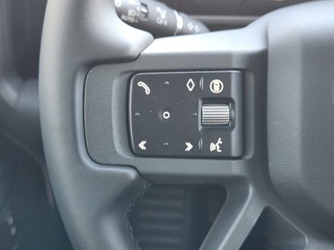 New 2026 Land Rover Defender 110 X-Dynamic SE image 28