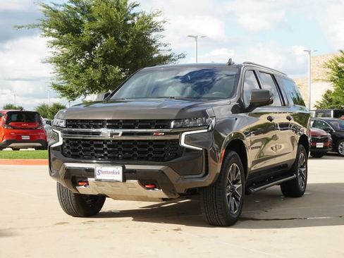 Used 2021 Chevrolet Suburban Z71 w/ Luxury Package AWD/4WD image 3